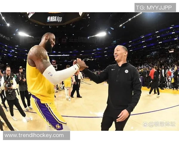 卢指导下课呼声高涨，球队战绩低迷引发更衣室矛盾，鲍莫尔面临财务压力无力承担高额违约金