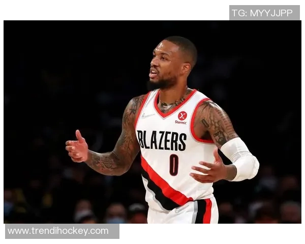 压哨三分绝杀！利拉德关键三分定胜局，开拓者四连败背后暴露球队攻防失衡与临时主帅决策争议